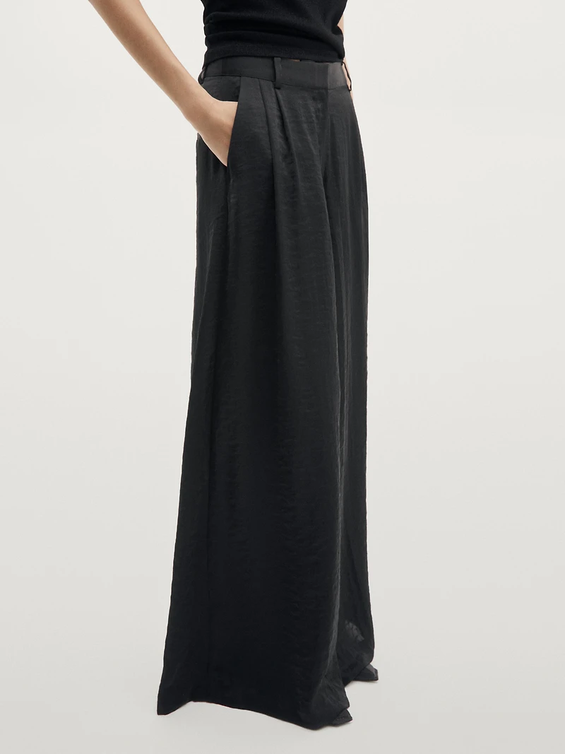 Flowing wide-leg trousers with darts