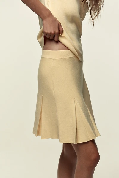 BOX PLEAT KNIT MINI SKIRT