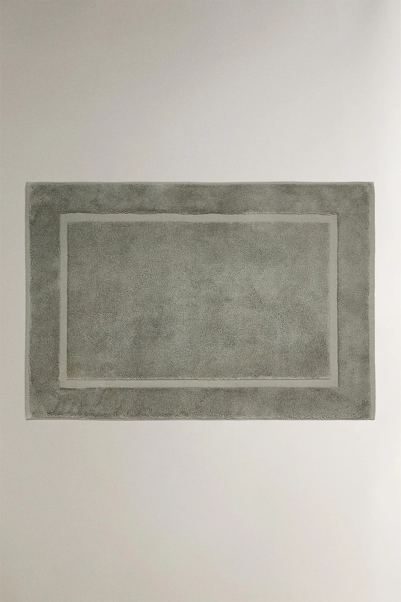 NON-SLIP SOFT TERRYCLOTH BATH MAT