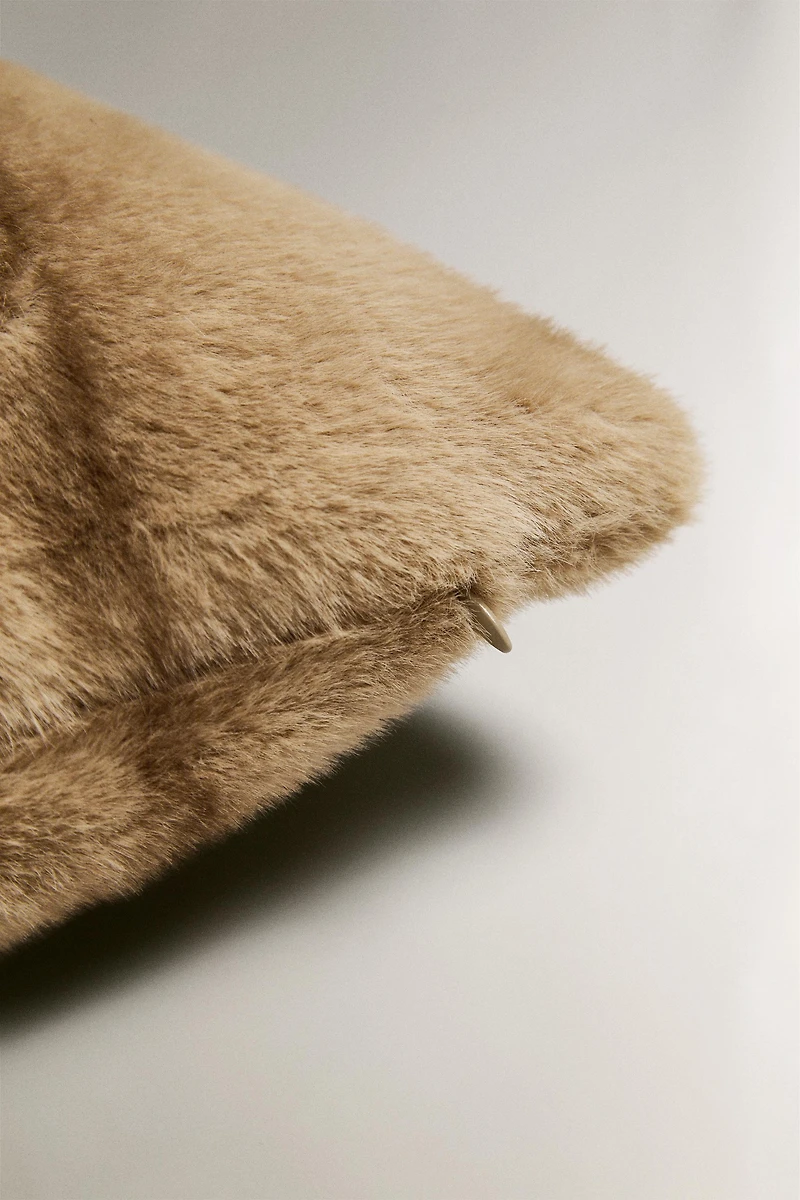 OMBRÉ FAUX FUR THROW PILLOW COVER