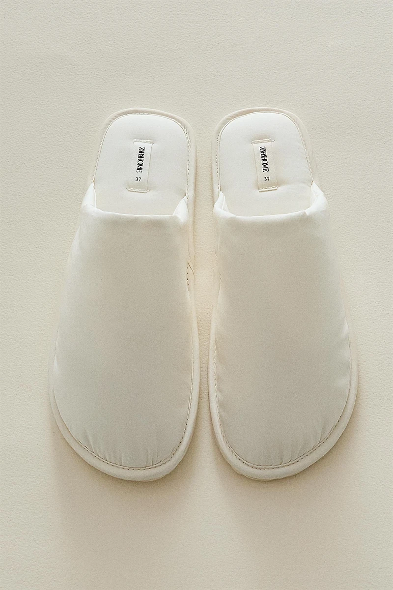 CHAUSSONS OUVERTS À L’ARRIÈRE TISSU TECHNIQUE