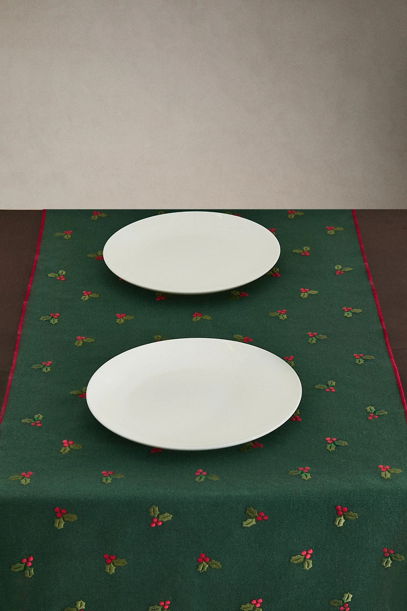 CHRISTMAS TABLE RUNNER WITH SMALL TWIGS