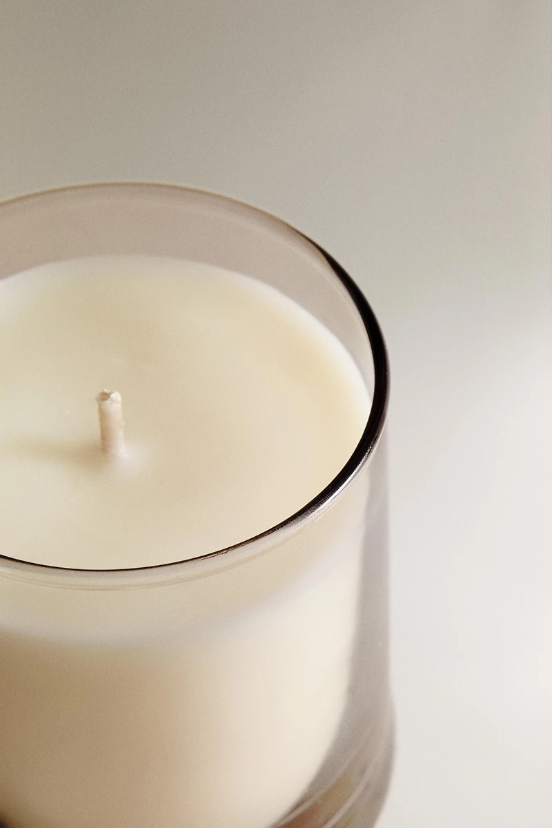 (180 G) FLEUR DE VÉTIVER SCENTED CANDLE