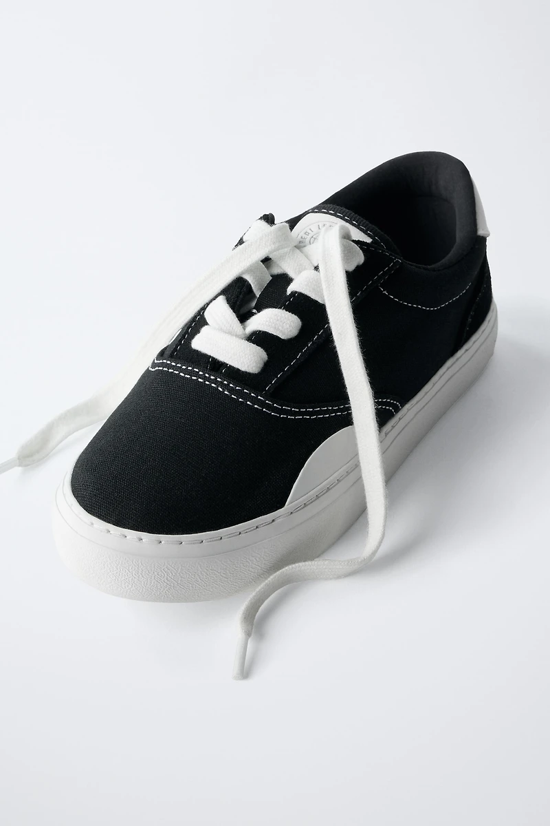 SKATER SNEAKERS