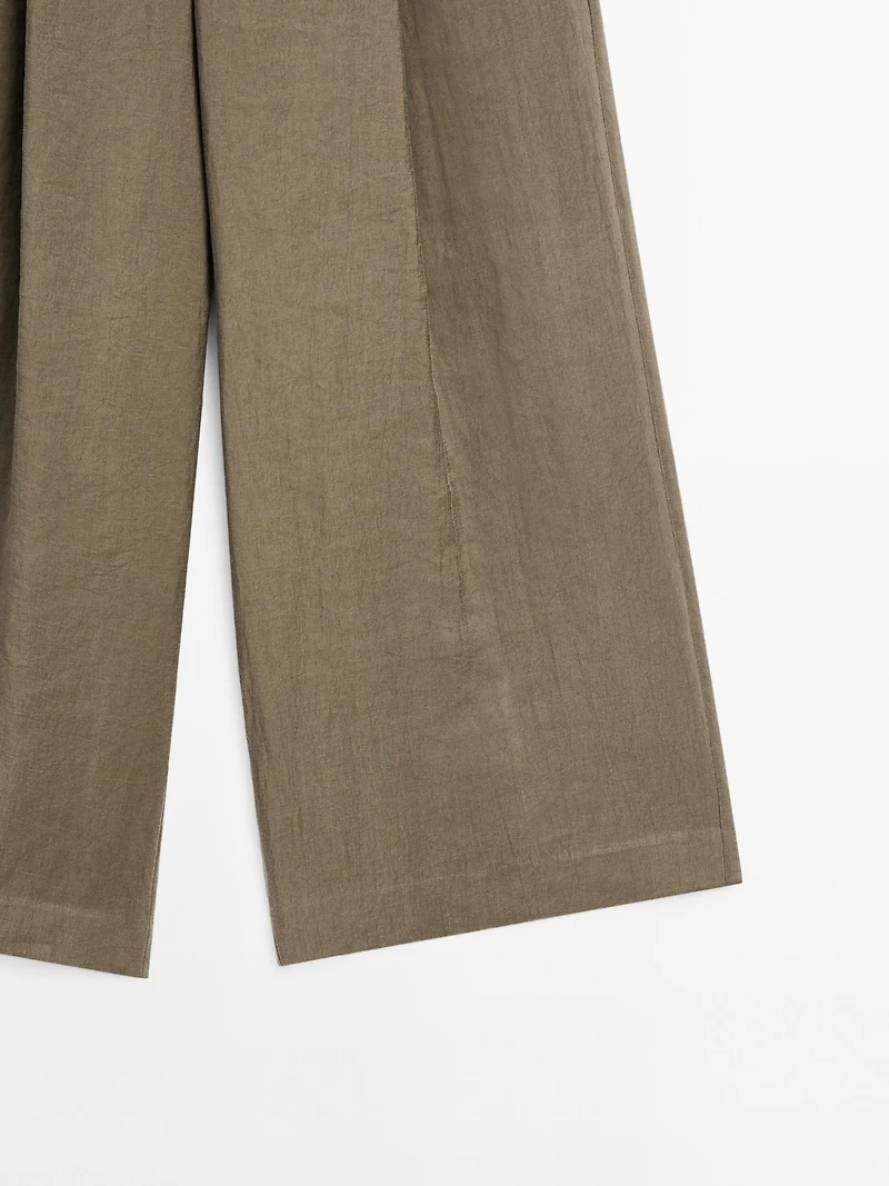 Wide-leg cropped trousers with darts