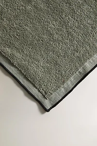 VELOUR OVERLOCK BATH TOWEL