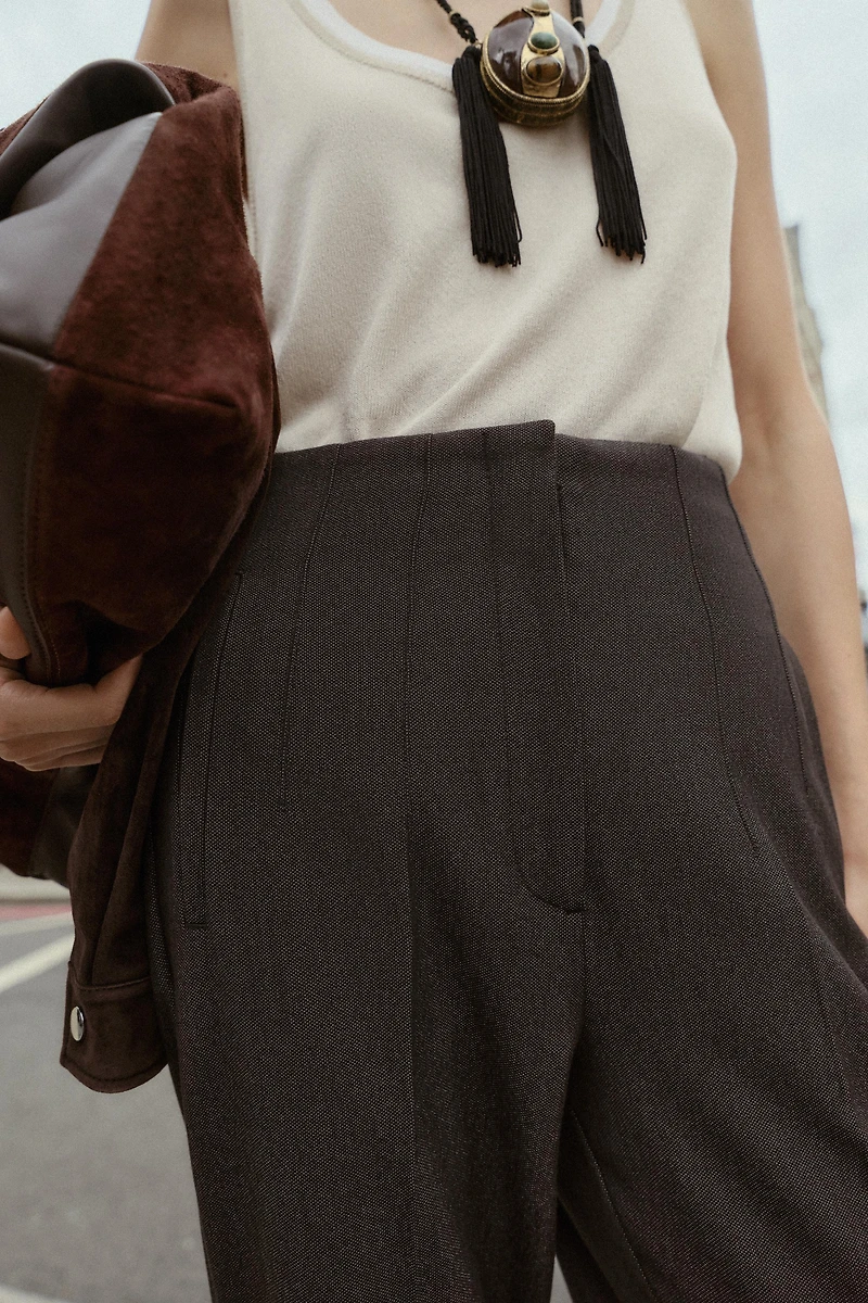 PANTS WITH A HIGH WAIST