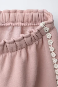 PANTALON DE JOGGING EN DENTELLE À FLEURS