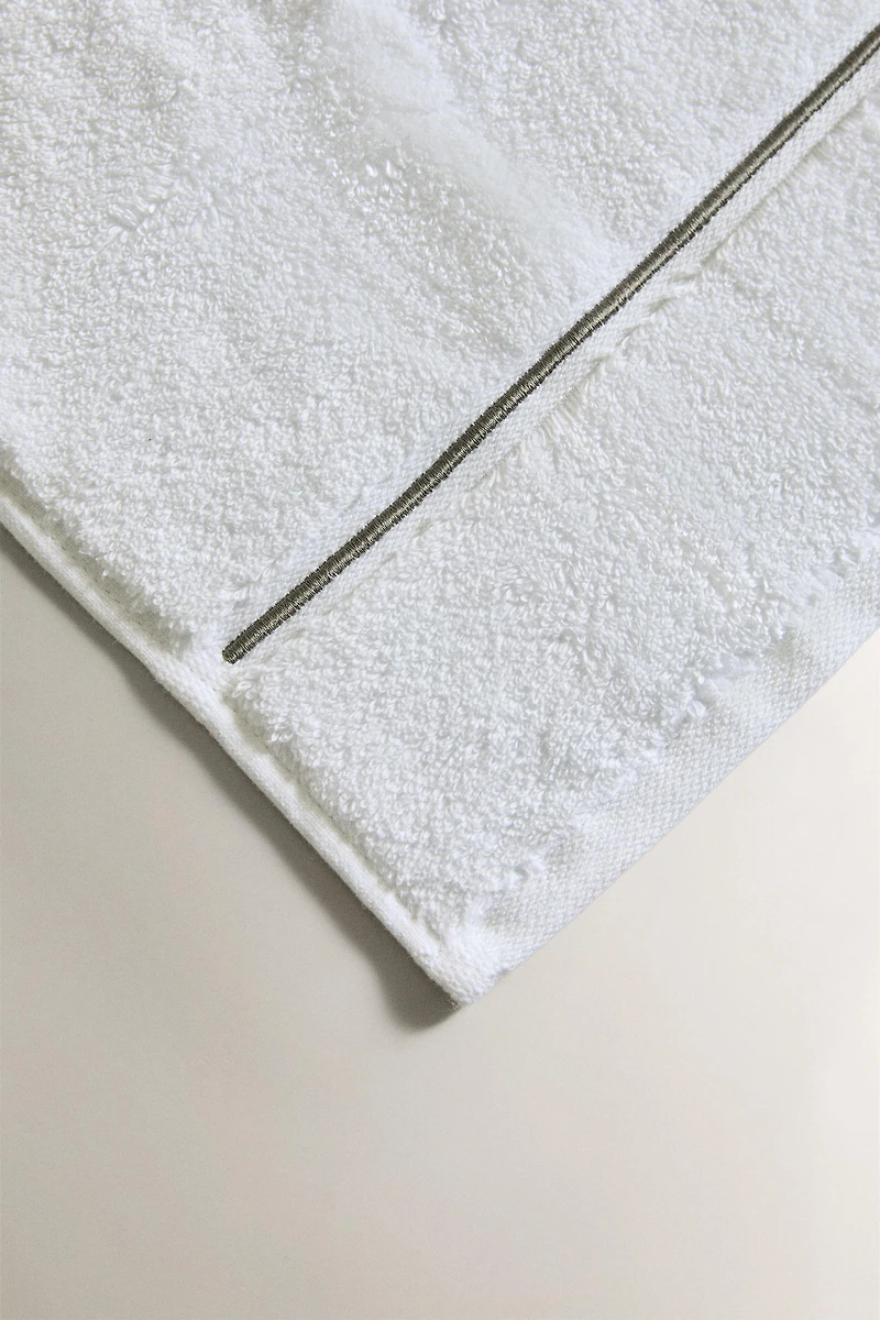 EMBROIDERED TRIM BATH TOWEL