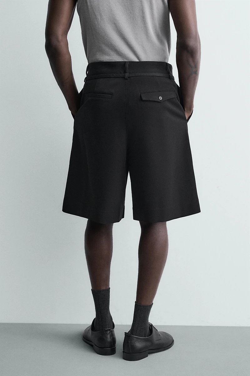 BERMUDA RELAXED FIT À PLIS ET CEINTURE