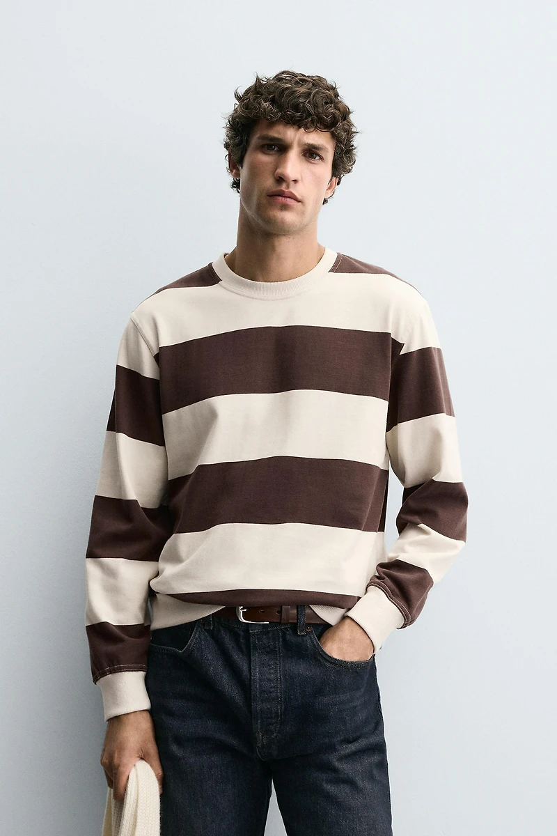 CONTRAST STRIPE SWEATSHIRT