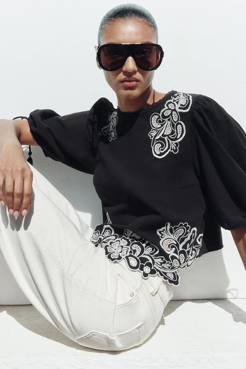 PUFF SLEEVE EMBROIDERED BLOUSE