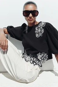 PUFF SLEEVE EMBROIDERED BLOUSE