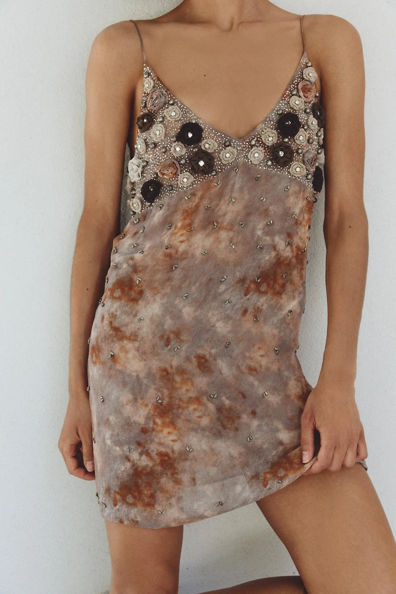 TIE-DYE PRINTED DRESS WITH RAISED FLOWERS
