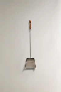 PELLE À CENDRES EN ACIER CHEMINÉE
