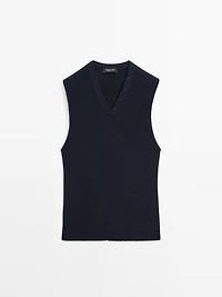 Ribbed top with collar detail