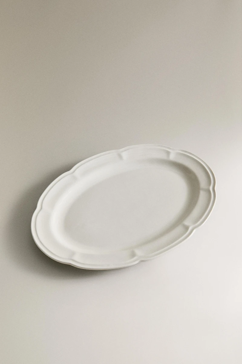 RAISED DESIGN PORCELAIN SERVING DISH