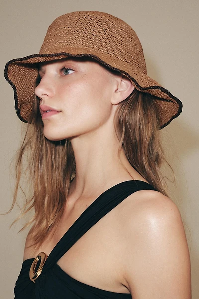 CONTRAST TRIM BRAIDED BUCKET HAT