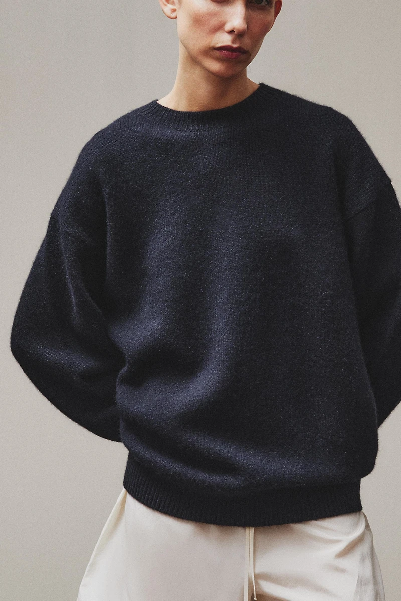 CASHMERE SWEATER