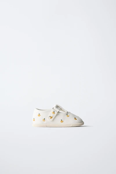 APPLE BAREFOOT SNEAKERS