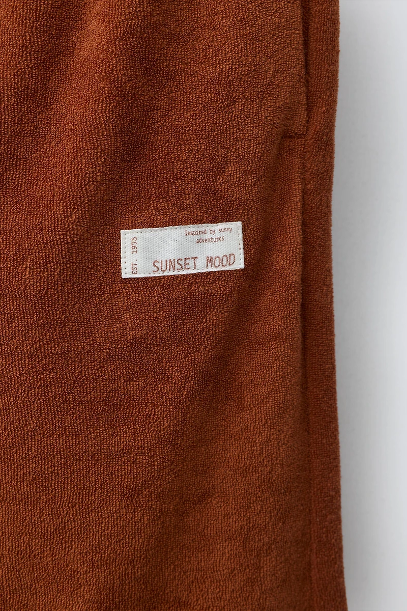 ENSEMBLE T-SHIRT ET BERMUDA RAYÉ EFFET SERVIETTE