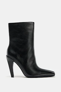 BOTTINES À TALONS EN CUIR BOUT CARRÉ