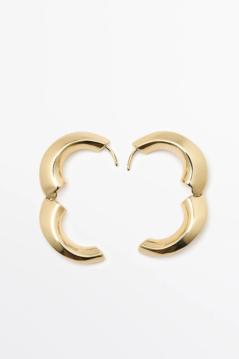 Voluminous hoop earrings