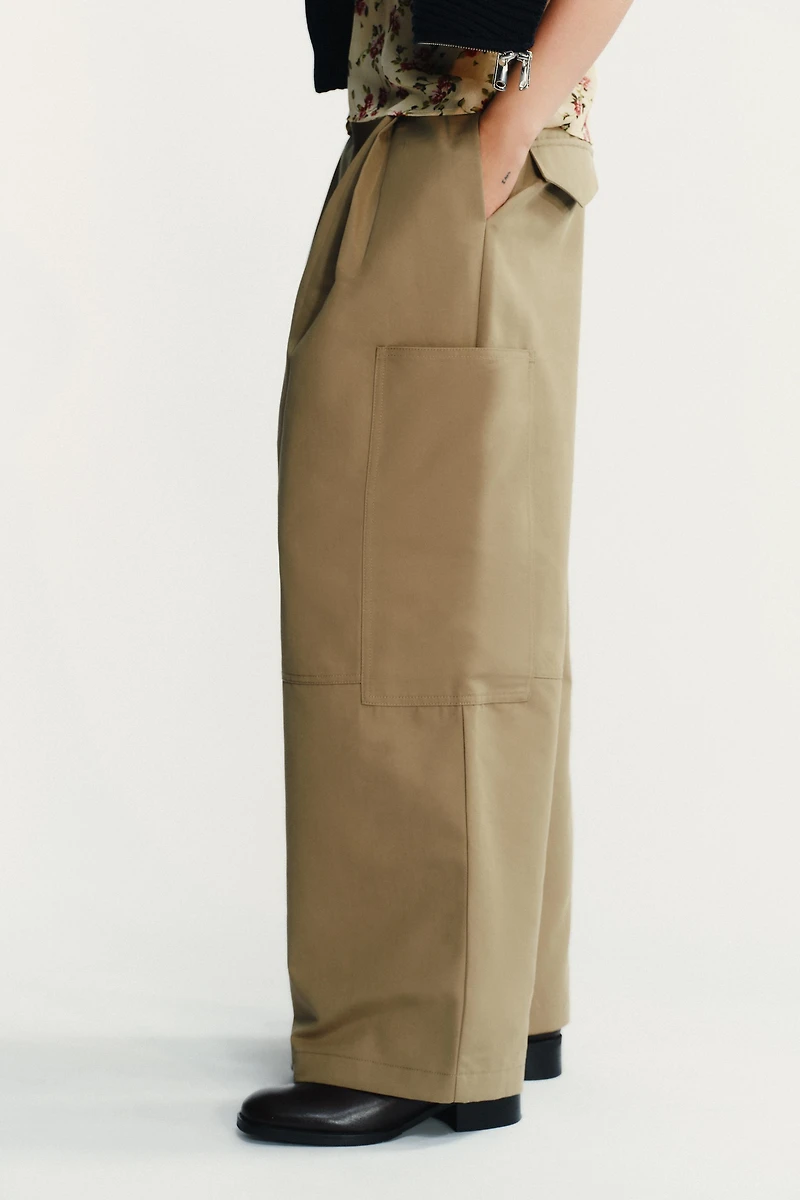 PLEATED CARGO PANTS