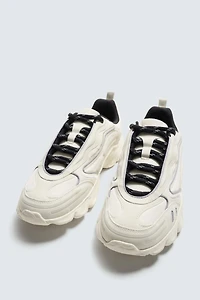 CHUNKY SOLE SNEAKERS