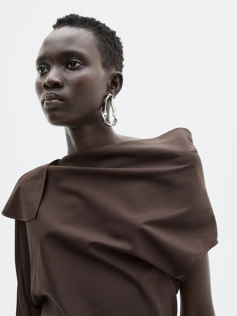 Asymmetric top with neck detail - Limited