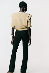 TOP EN MAILLE À ÉPAULETTES