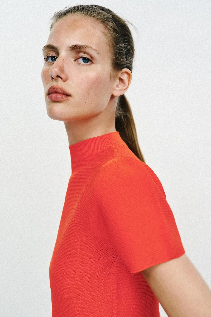 PUFF SLEEVE KNIT TOP