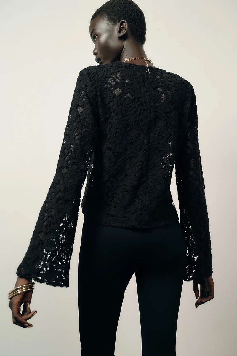 SHOULDER PAD LACE TOP