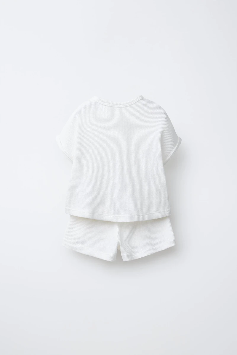 ENSEMBLE GAUFRÉ T-SHIRT ET BERMUDA UNI
