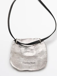 Collier médaillon texturé