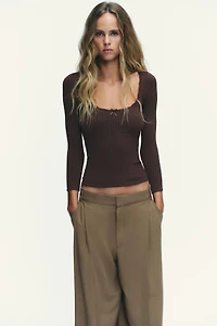 TOP SANS COUTURE CÔTELÉ AVEC NŒUD