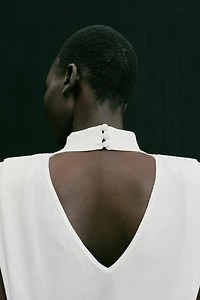 TOP EN MAILLE DOS NU