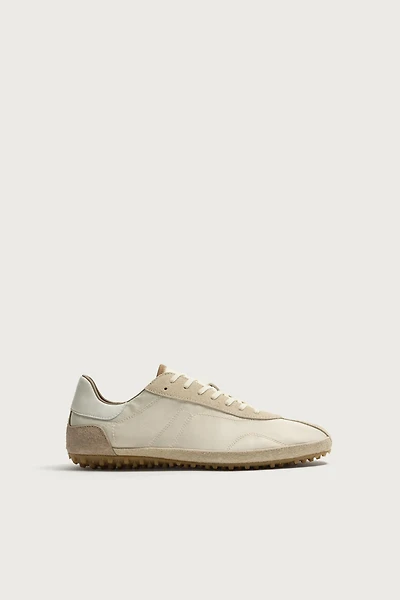 RETRO STYLE SNEAKERS