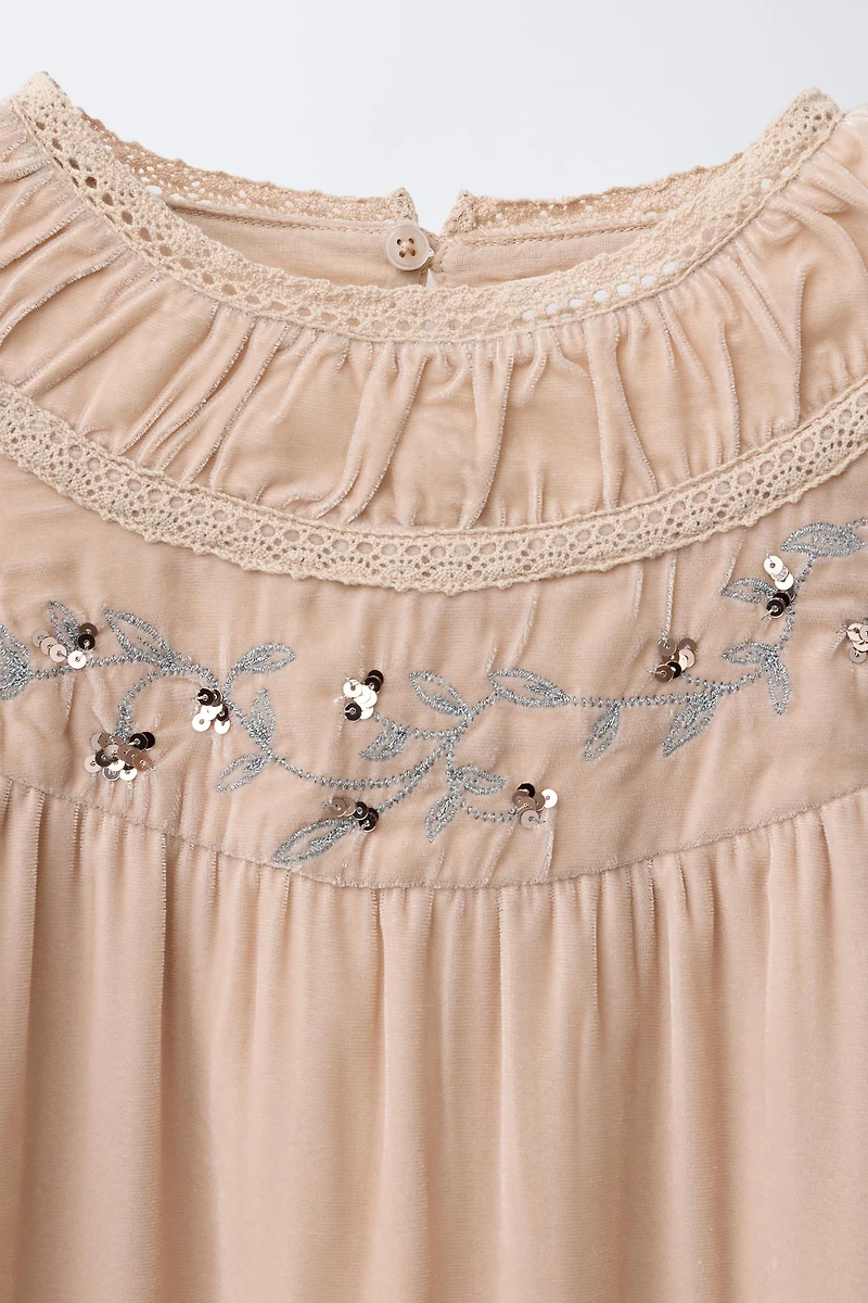 ROBE EN VELOURS À DENTELLE ET PAILLETTES