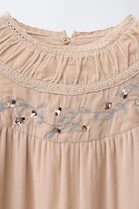 ROBE EN VELOURS À DENTELLE ET PAILLETTES