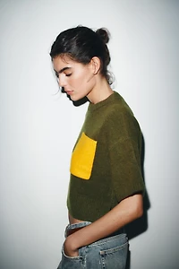SHORT SLEEVE KNIT SWEATER