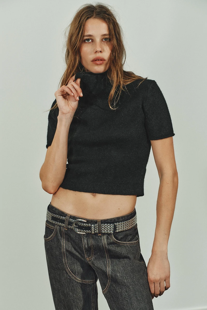 SOFT KNIT SHORT SLEEVE SWEATER