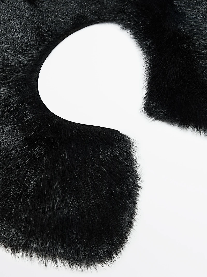 Col en peau avec fourrure