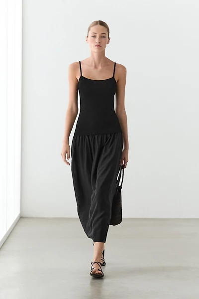Robe midi combinée à bretelles