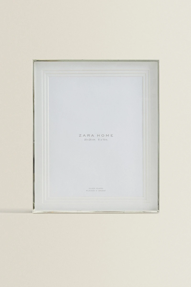 METAL PICTURE FRAME WITH A TIERED PASSE-PARTOUT
