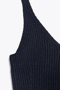 TOP EN MAILLE CÔTELÉE CEINTURE