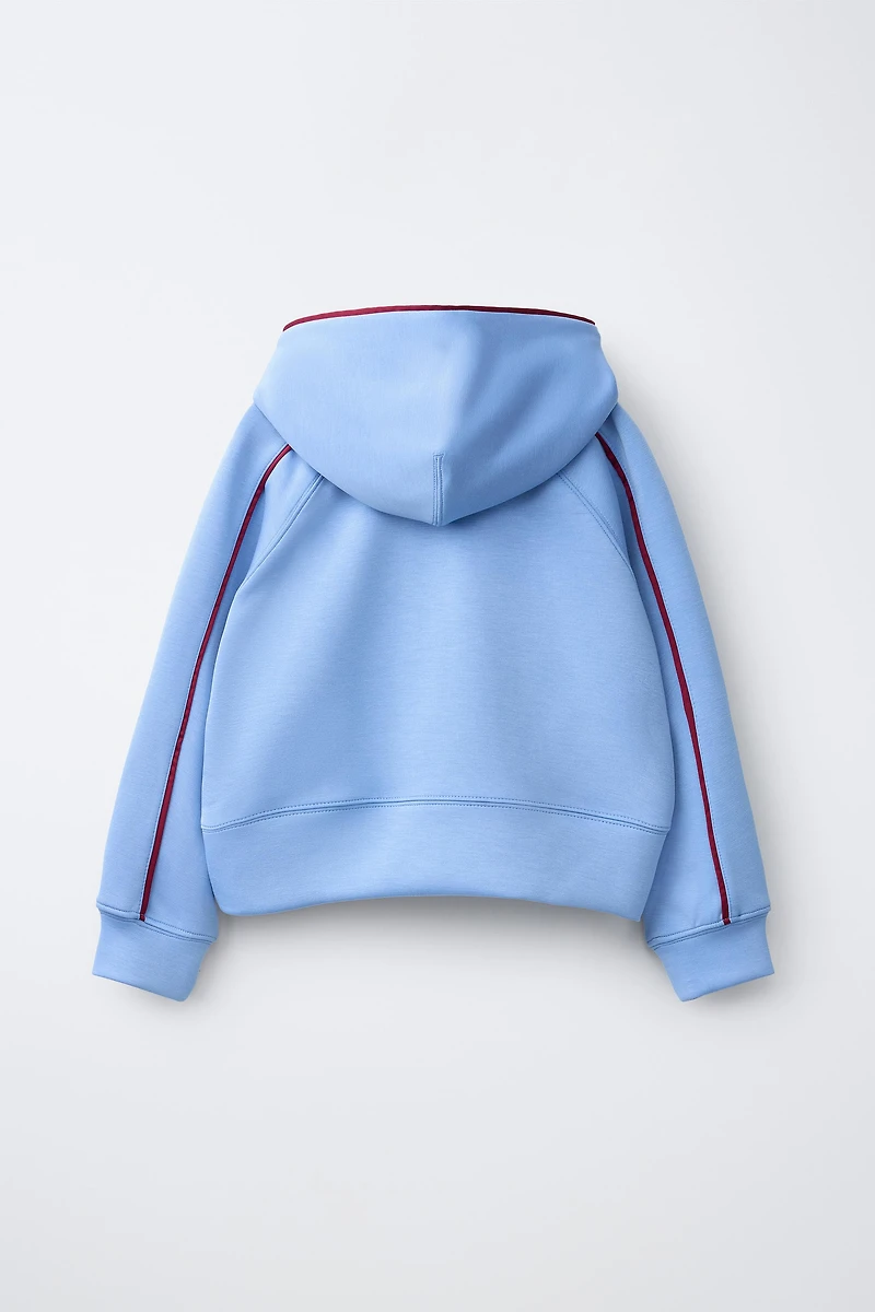 SWEAT À CAPUCHE EN CONTRASTE