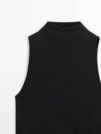 Top à col cheminée avec broche