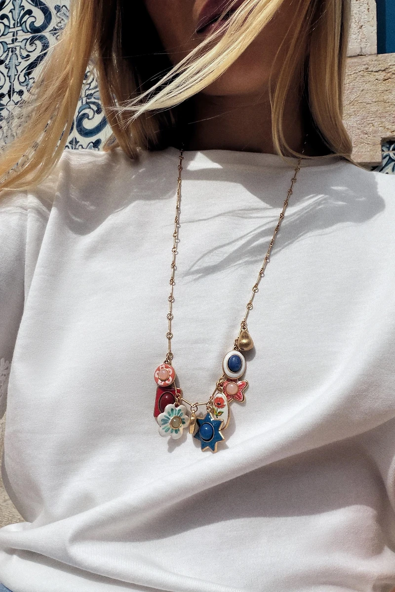 T-SHIRT AVEC FLEURS BRODÉES