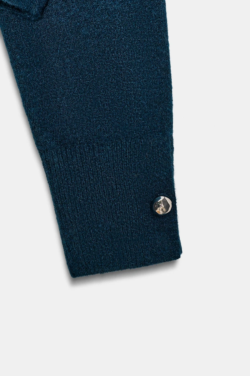PULL EN MAILLE DOUCE À BOUTONS